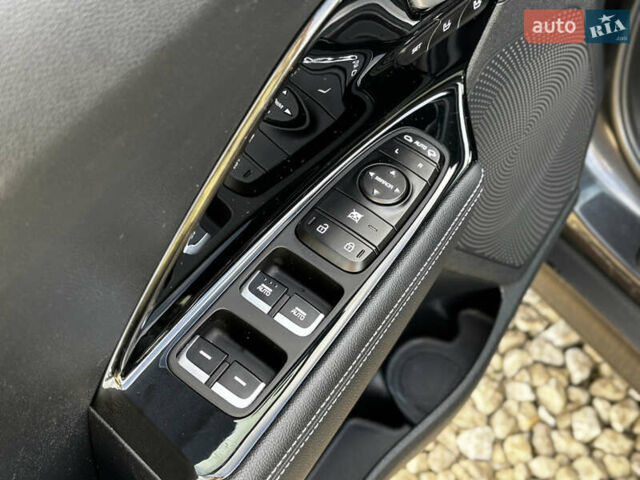 Серый Киа Niro, объемом двигателя 0 л и пробегом 110 тыс. км за 21200 $, фото 21 на Automoto.ua