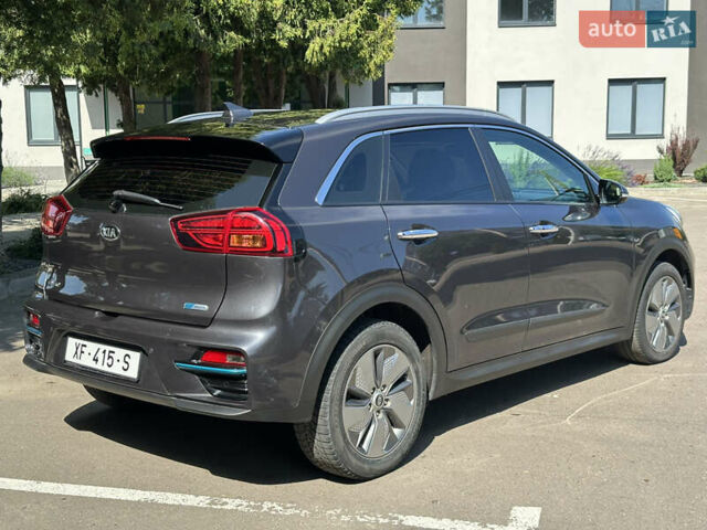 Сірий Кіа Niro, об'ємом двигуна 0 л та пробігом 143 тис. км за 17900 $, фото 5 на Automoto.ua