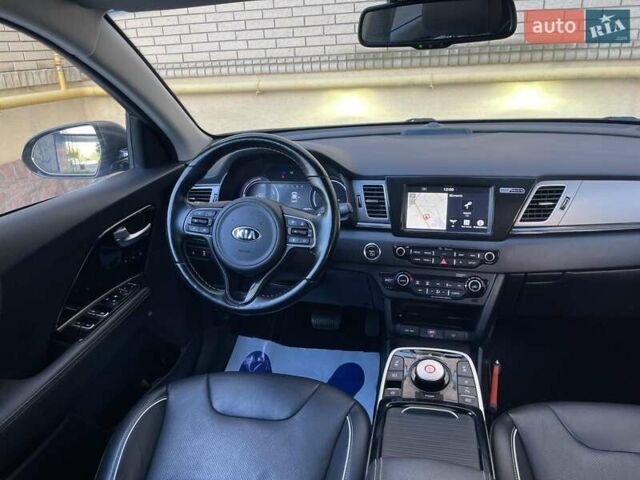 Серый Киа Niro, объемом двигателя 0 л и пробегом 125 тыс. км за 19250 $, фото 39 на Automoto.ua