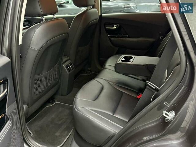 Серый Киа Niro, объемом двигателя 0 л и пробегом 153 тыс. км за 18558 $, фото 32 на Automoto.ua