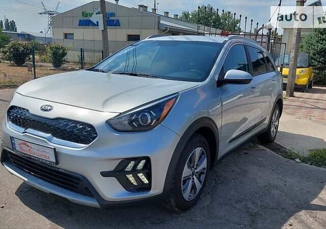 Серый Киа Niro, объемом двигателя 1.6 л и пробегом 4 тыс. км за 20799 $, фото 2 на Automoto.ua
