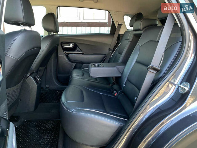 Киа Niro 2020 в Львове на Automoto.ua Серый Киа Niro, объемом двигателя 0 л и пробегом 116 тыс. км за 20800 $, фото 97 на Automoto.ua