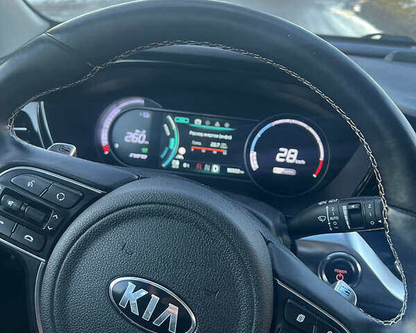 Серый Киа Niro, объемом двигателя 0 л и пробегом 96 тыс. км за 19500 $, фото 8 на Automoto.ua
