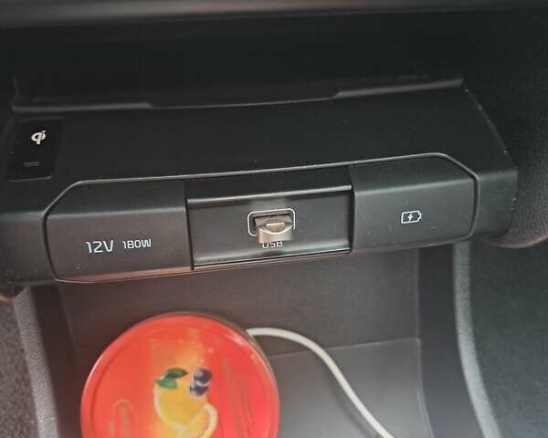 Серый Киа Niro, объемом двигателя 0 л и пробегом 89 тыс. км за 20500 $, фото 10 на Automoto.ua