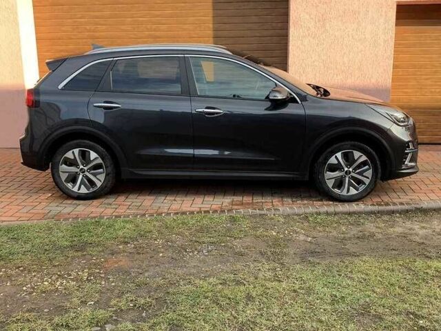 Серый Киа Niro, объемом двигателя 0 л и пробегом 118 тыс. км за 15900 $, фото 2 на Automoto.ua