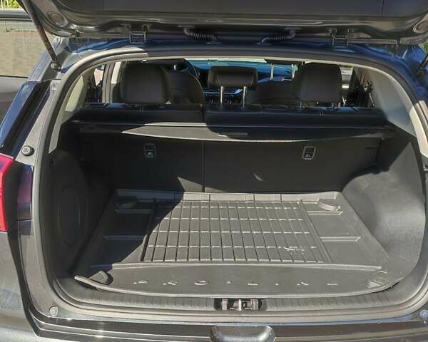 Серый Киа Niro, объемом двигателя 0 л и пробегом 49 тыс. км за 23000 $, фото 47 на Automoto.ua