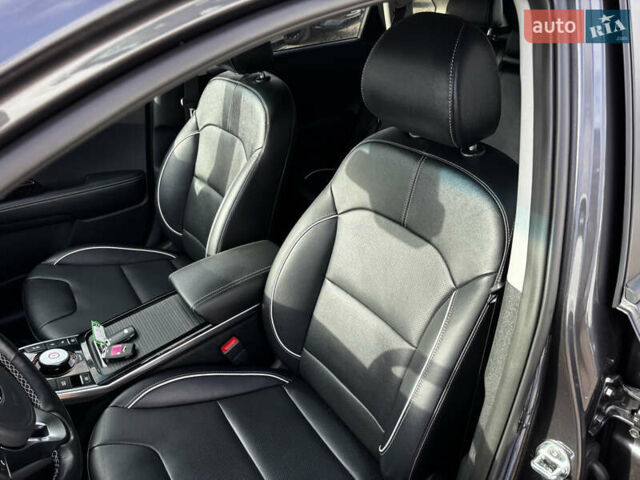 Серый Киа Niro, объемом двигателя 0 л и пробегом 110 тыс. км за 21200 $, фото 18 на Automoto.ua