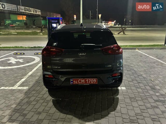 Серый Киа Niro, объемом двигателя 0 л и пробегом 116 тыс. км за 17999 $, фото 6 на Automoto.ua