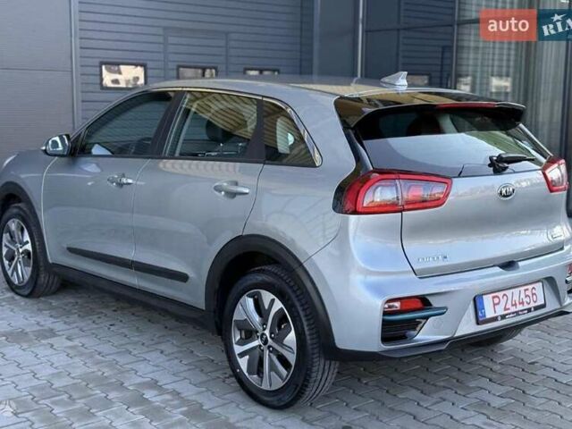 Кіа Niro 2020 у Чернівцях на Automoto.ua Сірий Кіа Niro, об'ємом двигуна 0 л та пробігом 12 тис. км за 19100 $, фото 2 на Automoto.ua
