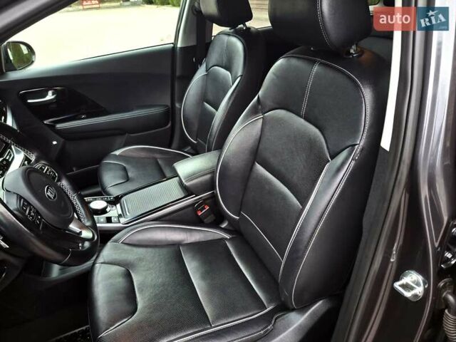 Серый Киа Niro, объемом двигателя 0 л и пробегом 115 тыс. км за 20300 $, фото 23 на Automoto.ua