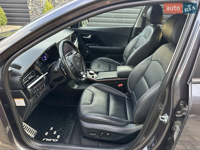 Киа Niro 2020 в Луцке на Automoto.ua Серый Киа Niro, объемом двигателя 0 л и пробегом 130 тыс. км за 19900 $, фото 12 на Automoto.ua