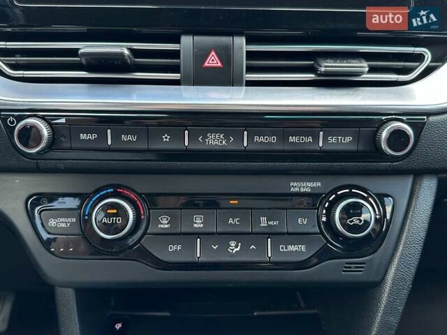 Сірий Кіа Niro, об'ємом двигуна 0 л та пробігом 97 тис. км за 22600 $, фото 38 на Automoto.ua