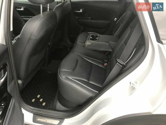 Серый Киа Niro, объемом двигателя 0 л и пробегом 90 тыс. км за 19900 $, фото 23 на Automoto.ua