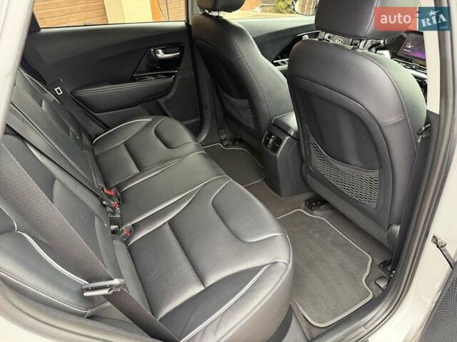 Сірий Кіа Niro, об'ємом двигуна 0 л та пробігом 71 тис. км за 21999 $, фото 66 на Automoto.ua
