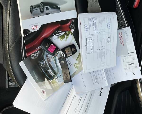 Серый Киа Niro, объемом двигателя 0 л и пробегом 72 тыс. км за 19750 $, фото 68 на Automoto.ua