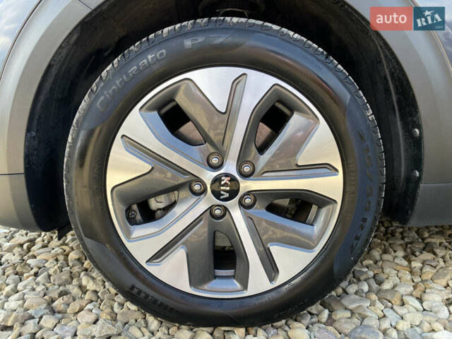 Сірий Кіа Niro, об'ємом двигуна 0 л та пробігом 116 тис. км за 21800 $, фото 33 на Automoto.ua