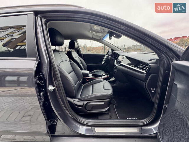 Серый Киа Niro, объемом двигателя 0 л и пробегом 109 тыс. км за 20500 $, фото 24 на Automoto.ua