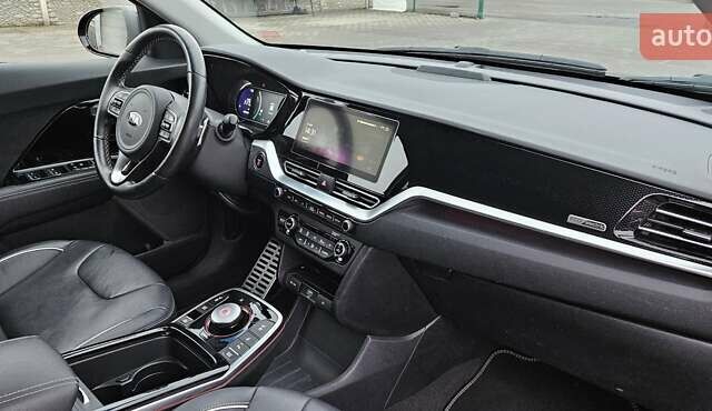Серый Киа Niro, объемом двигателя 0 л и пробегом 108 тыс. км за 19700 $, фото 20 на Automoto.ua