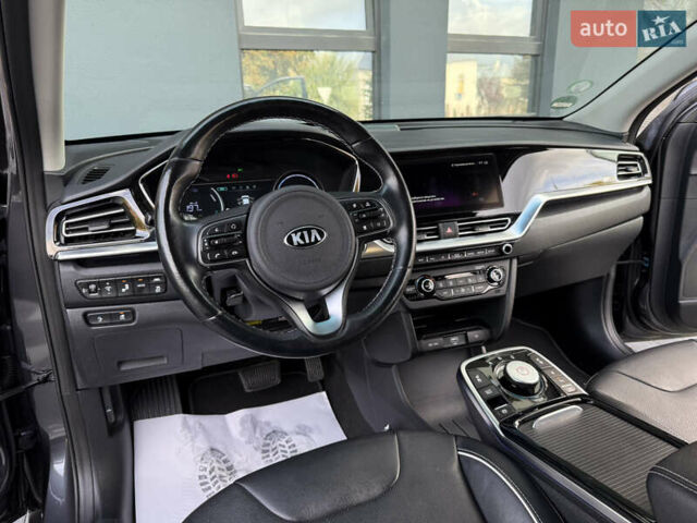 Сірий Кіа Niro, об'ємом двигуна 0 л та пробігом 70 тис. км за 19999 $, фото 55 на Automoto.ua