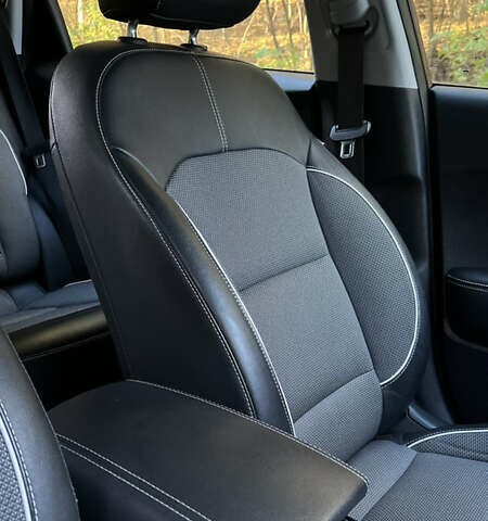 Сірий Кіа Niro, об'ємом двигуна 0 л та пробігом 114 тис. км за 19400 $, фото 19 на Automoto.ua