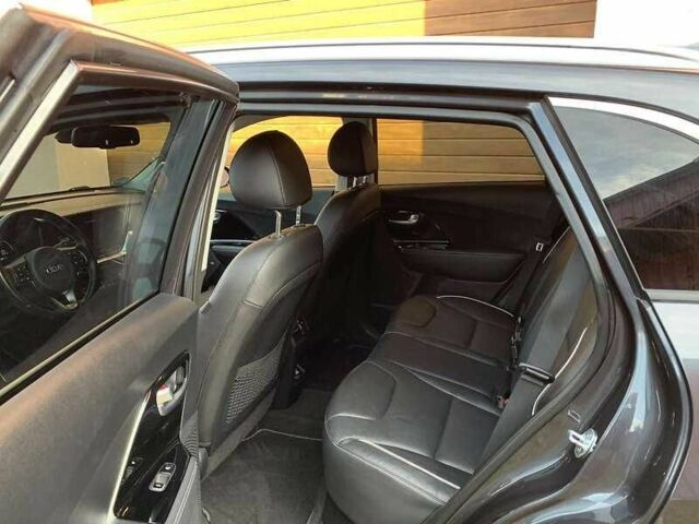 Серый Киа Niro, объемом двигателя 0 л и пробегом 118 тыс. км за 15900 $, фото 15 на Automoto.ua