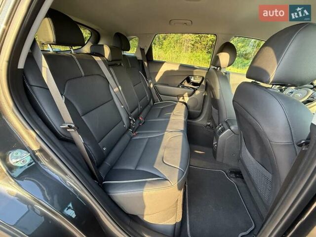 Серый Киа Niro, объемом двигателя 0 л и пробегом 57 тыс. км за 23299 $, фото 47 на Automoto.ua