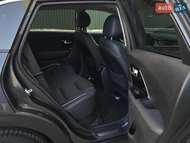 Серый Киа Niro, объемом двигателя 0 л и пробегом 144 тыс. км за 17250 $, фото 31 на Automoto.ua