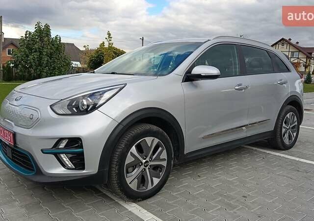 Серый Киа Niro, объемом двигателя 0 л и пробегом 82 тыс. км за 19500 $, фото 3 на Automoto.ua