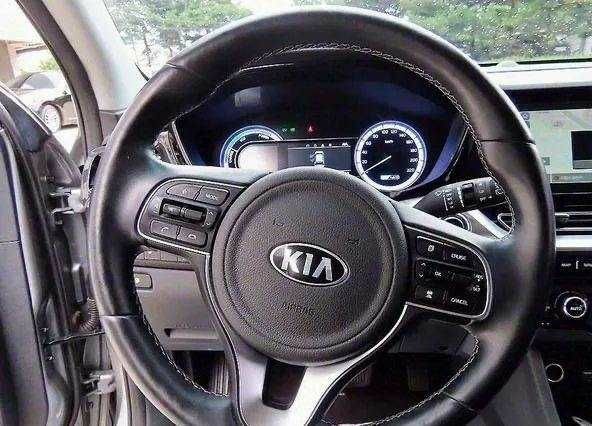 Серый Киа Niro, объемом двигателя 0 л и пробегом 44 тыс. км за 17500 $, фото 6 на Automoto.ua