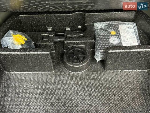 Серый Киа Niro, объемом двигателя 0 л и пробегом 153 тыс. км за 18558 $, фото 34 на Automoto.ua