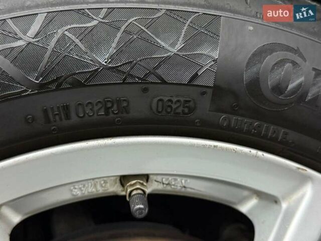 Серый Киа Niro, объемом двигателя 0 л и пробегом 153 тыс. км за 18558 $, фото 11 на Automoto.ua