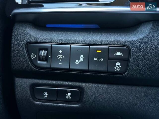 Серый Киа Niro, объемом двигателя 0 л и пробегом 97 тыс. км за 23200 $, фото 33 на Automoto.ua