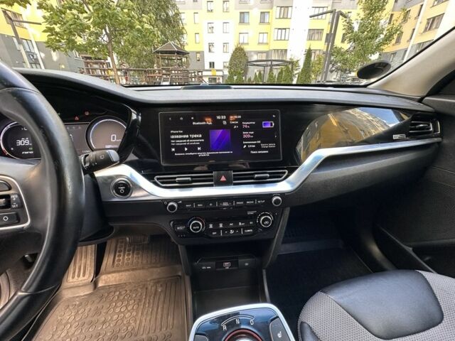 Серый Киа Niro, объемом двигателя 0 л и пробегом 112 тыс. км за 16999 $, фото 23 на Automoto.ua