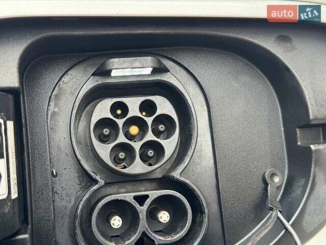 Сірий Кіа Niro, об'ємом двигуна 0 л та пробігом 118 тис. км за 19300 $, фото 63 на Automoto.ua