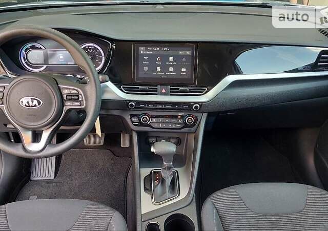 Серый Киа Niro, объемом двигателя 1.6 л и пробегом 4 тыс. км за 20799 $, фото 29 на Automoto.ua