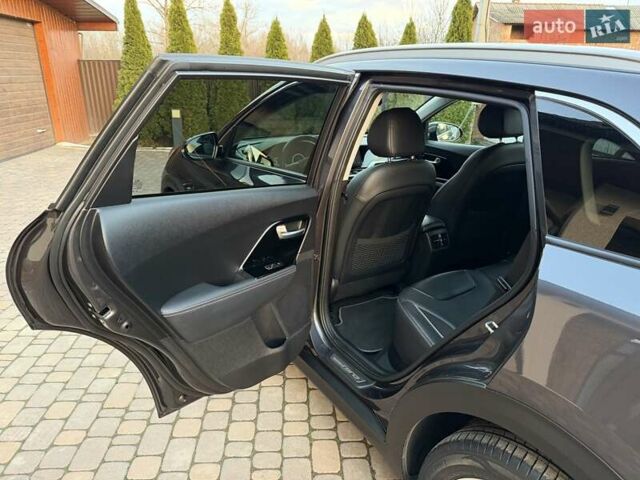 Сірий Кіа Niro, об'ємом двигуна 0 л та пробігом 118 тис. км за 20499 $, фото 64 на Automoto.ua