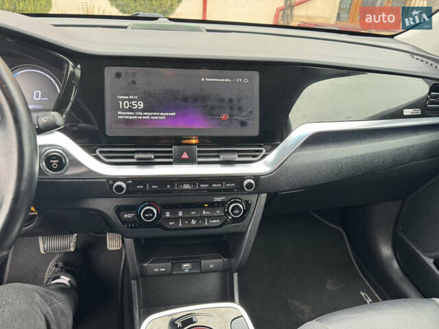 Серый Киа Niro, объемом двигателя 0 л и пробегом 158 тыс. км за 17750 $, фото 71 на Automoto.ua