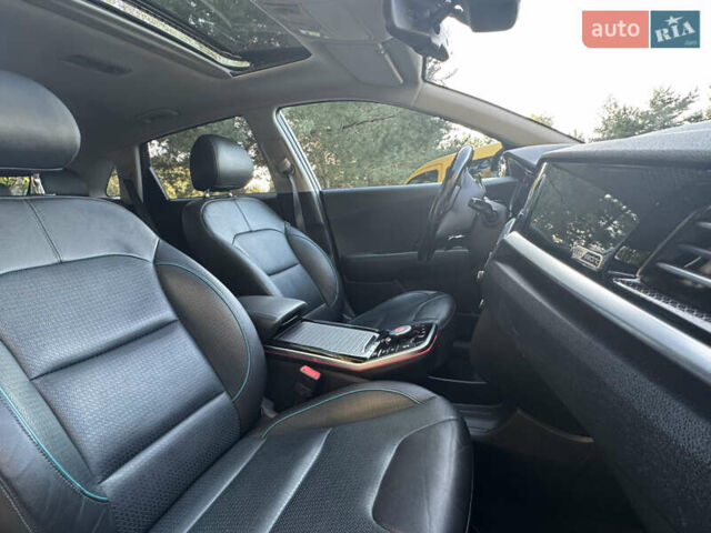 Серый Киа Niro, объемом двигателя 0 л и пробегом 149 тыс. км за 19900 $, фото 14 на Automoto.ua