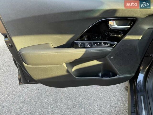 Серый Киа Niro, объемом двигателя 0 л и пробегом 57 тыс. км за 23299 $, фото 12 на Automoto.ua