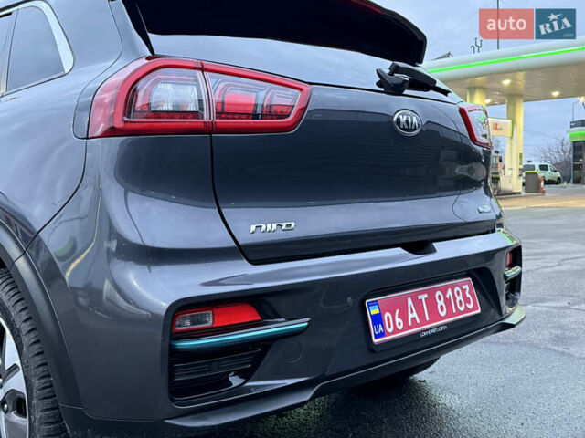 Серый Киа Niro, объемом двигателя 0 л и пробегом 165 тыс. км за 18000 $, фото 29 на Automoto.ua