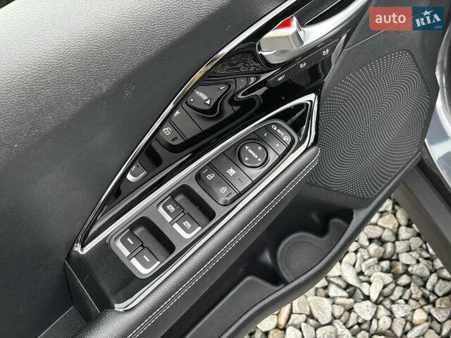 Серый Киа Niro, объемом двигателя 0 л и пробегом 112 тыс. км за 20800 $, фото 22 на Automoto.ua