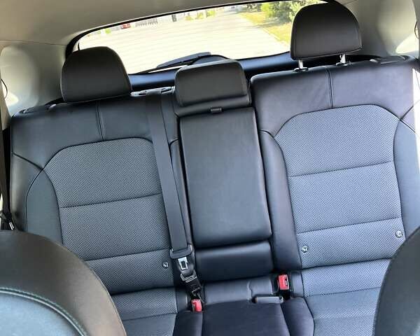 Сірий Кіа Niro, об'ємом двигуна 0 л та пробігом 112 тис. км за 18900 $, фото 8 на Automoto.ua