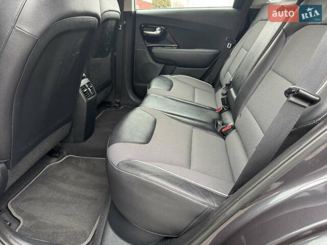 Серый Киа Niro, объемом двигателя 0 л и пробегом 158 тыс. км за 17750 $, фото 48 на Automoto.ua