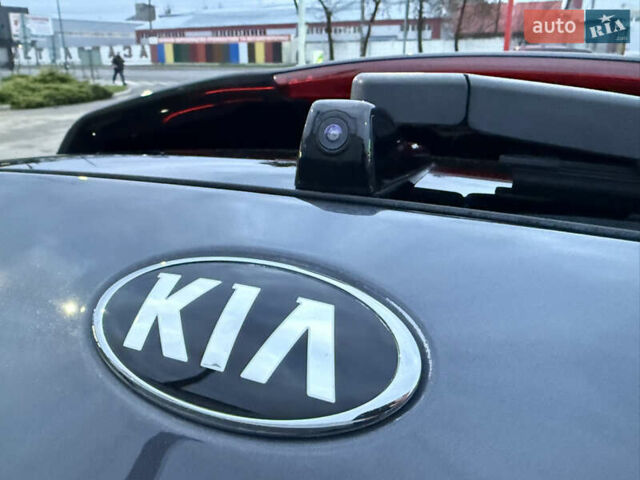 Серый Киа Niro, объемом двигателя 0 л и пробегом 165 тыс. км за 18000 $, фото 72 на Automoto.ua
