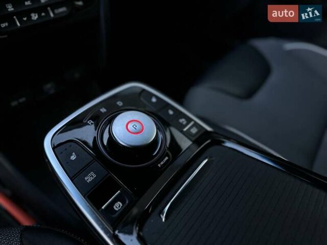 Серый Киа Niro, объемом двигателя 0 л и пробегом 88 тыс. км за 18500 $, фото 19 на Automoto.ua