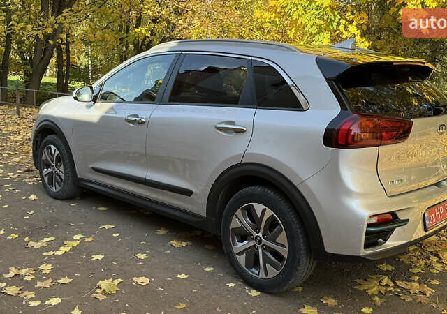 Сірий Кіа Niro, об'ємом двигуна 0 л та пробігом 115 тис. км за 21913 $, фото 24 на Automoto.ua