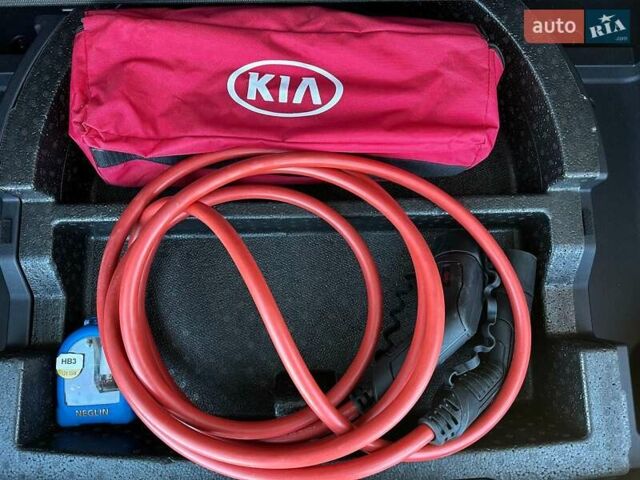 Сірий Кіа Niro, об'ємом двигуна 0 л та пробігом 58 тис. км за 23400 $, фото 88 на Automoto.ua