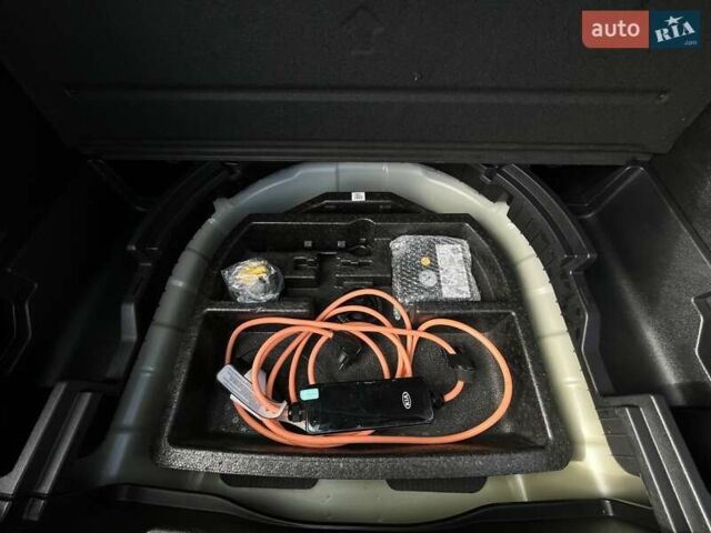 Серый Киа Niro, объемом двигателя 0 л и пробегом 72 тыс. км за 19750 $, фото 75 на Automoto.ua