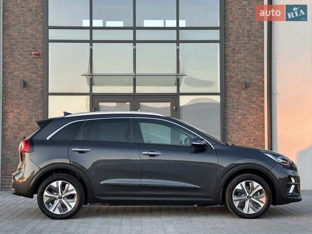 Серый Киа Niro, объемом двигателя 0 л и пробегом 74 тыс. км за 18200 $, фото 15 на Automoto.ua