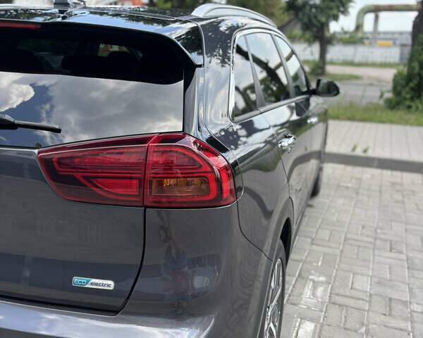 Сірий Кіа Niro, об'ємом двигуна 0 л та пробігом 72 тис. км за 19200 $, фото 4 на Automoto.ua